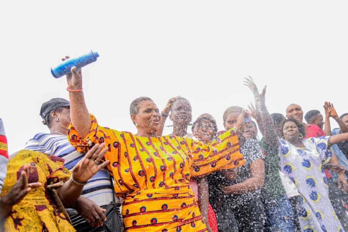 Hotuna: Dubban mazauna Edo sun sha shagali bayan Obaseki ya fito murna a tituna Hotuna: Dubban mazauna Edo sun sha shagali bayan Obaseki ya fito murna a tituna