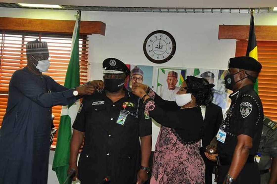 Daga kara masa wa'adi, IGP Adamu ya karawa wasu jami'ai girma Daga kara masa wa'adi, IGP Adamu ya karawa wasu jami'ai girma