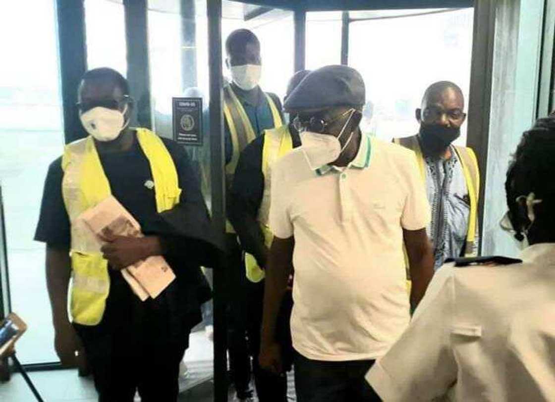 Tinubu ya dawo Nigeria bayan batan dabon wata guda Tinubu ya dawo Nigeria bayan batan dabon wata guda