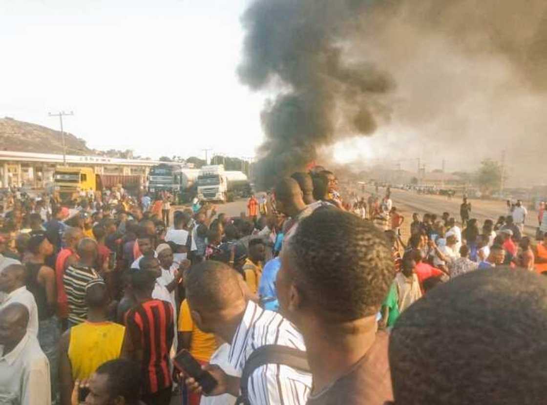 Northern youths protest on Abuja-Kaduna highway, demand end to kidnapping, banditry Northern youths protest on Abuja-Kaduna highway, demand end to kidnapping, banditry