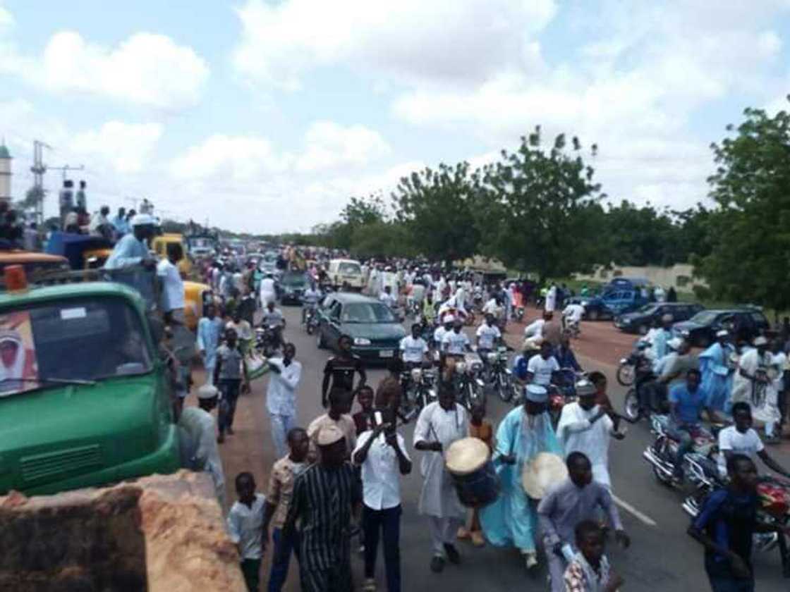 Daga karshe, Magajin garin Daura ya koma gida (Hotuna) Daga karshe, Magajin garin Daura ya koma gida (Hotuna)