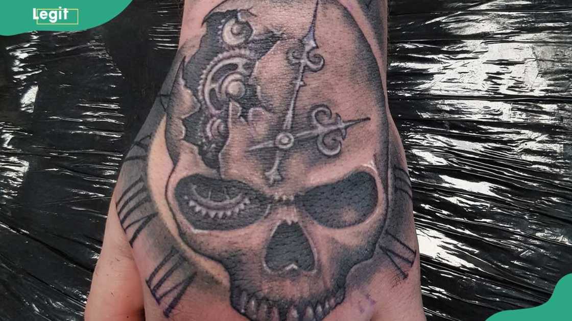 Clock and skull tattoo Clock and skull tattoo