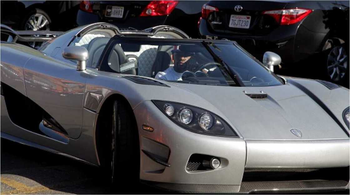 Money man! Mayweather shows off car garage which has $6.4m Rolls Royce collection, $300k Benz and $200k Ferrari (photos) Money man! Mayweather shows off car garage which has $6.4m Rolls Royce collection, $300k Benz and $200k Ferrari (photos)