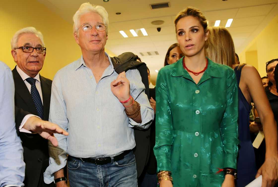Richard Gere and Alejandra Silva walk in the oncology section of a hospital Richard Gere and Alejandra Silva walk in the oncology section of a hospital