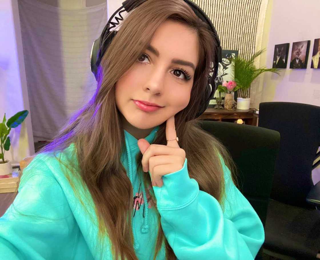 Shroud's girlfriend