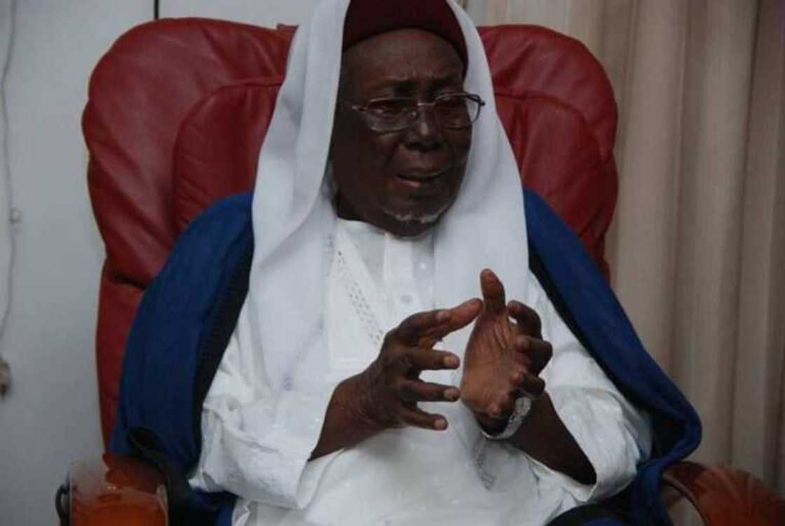 Tuna baya: Sarakuna 7 da aka taba tube wa rawani Tuna baya: Sarakuna 7 da aka taba tube wa rawani