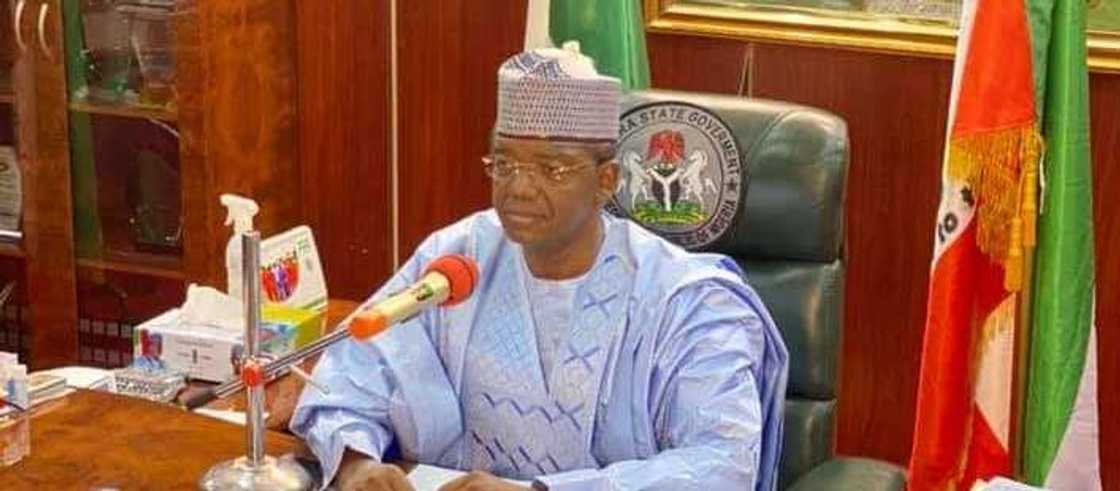 Da dumi-dumi: Shugaban 'yan fashi ya fatattaki kauyukan Zamfara, ya sace mutum 150 saboda an kama mahaifinsa Da dumi-dumi: Shugaban 'yan fashi ya fatattaki kauyukan Zamfara, ya sace mutum 150 saboda an kama mahaifinsa