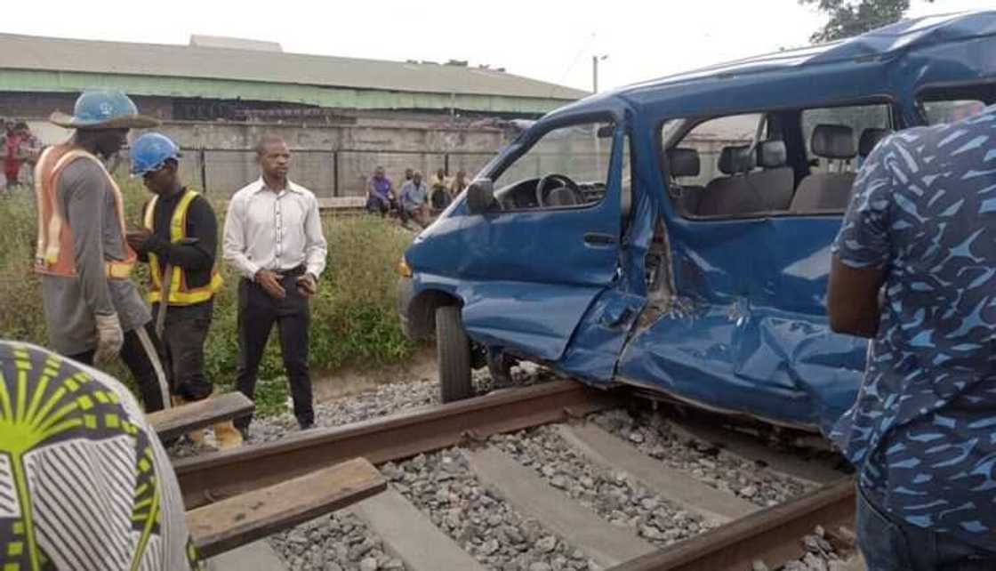 Hatsarin Jirgin ƙasa da Bas. Hatsarin Jirgin ƙasa da Bas.