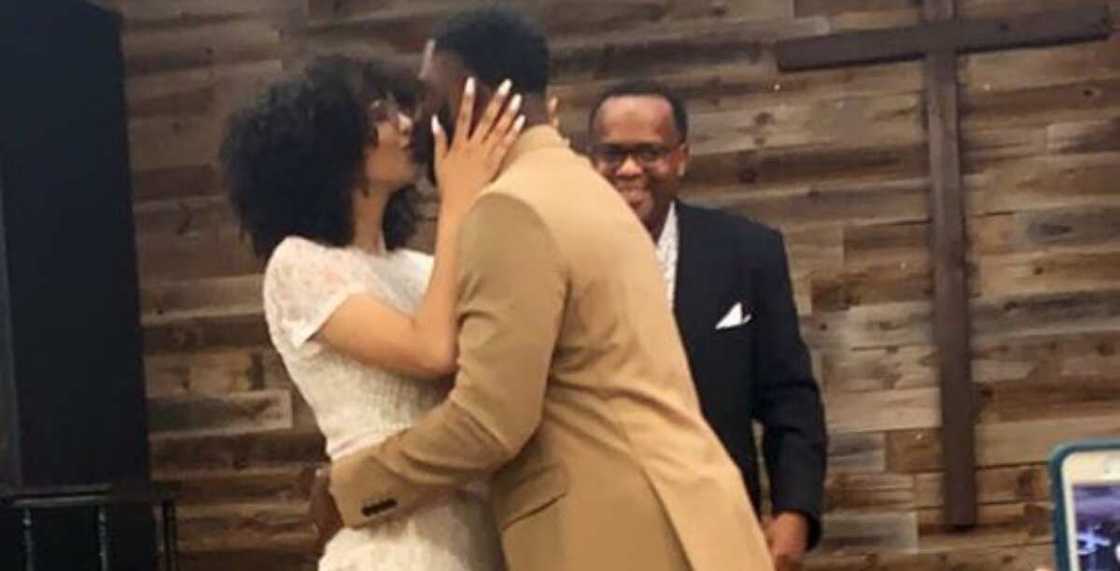 Adorable photos go viral as couple have their wedding with no guests Adorable photos go viral as couple have their wedding with no guests