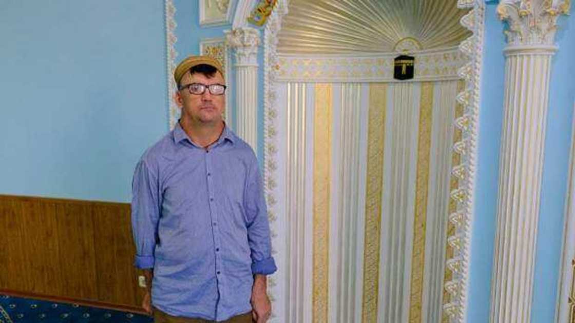 Yadda dan Ukraine ya musulunta a wani masallaci Yadda dan Ukraine ya musulunta a wani masallaci