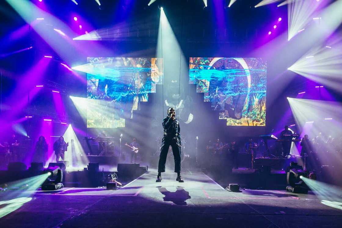 Burna Boy se produit au SSE Arena Wembley le 3 novembre 2019 à Londres, en Angleterre. (Photo de Joseph Okpako/WireImage) Burna Boy se produit au SSE Arena Wembley le 3 novembre 2019 à Londres, en Angleterre. (Photo de Joseph Okpako/WireImage)