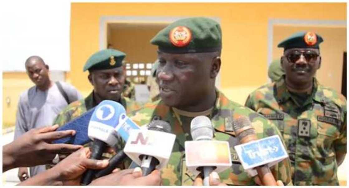 Kwamandan rundunar sojin sashi na 8, Godwin Mutkut. Kwamandan rundunar sojin sashi na 8, Godwin Mutkut.