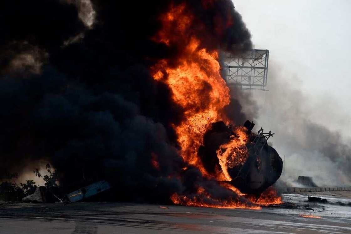 Commotion tanker explodes on Otedola bridge Commotion tanker explodes on Otedola bridge