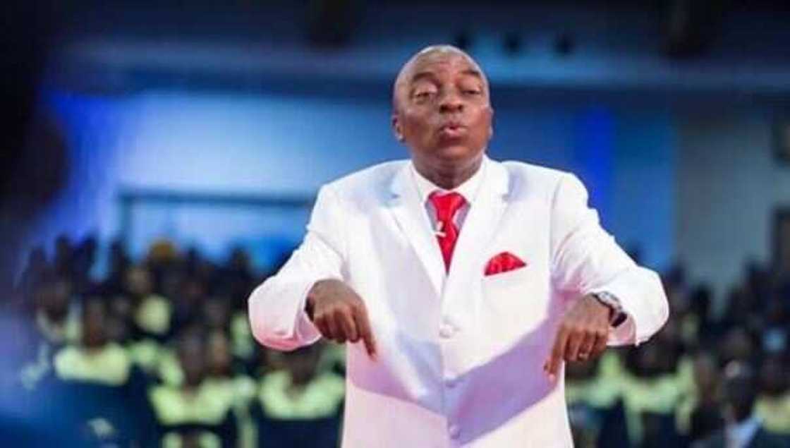 Reactions as Bishop Oyedepo creates a scene at embassy for being denied US visa Reactions as Bishop Oyedepo creates a scene at embassy for being denied US visa