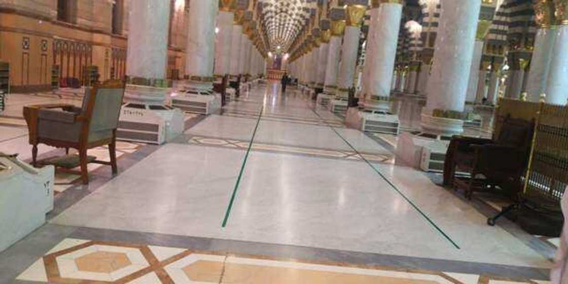 Babbar magana: An nade kafet din Masallacin Harami a Saudiyya saboda coronavirus Babbar magana: An nade kafet din Masallacin Harami a Saudiyya saboda coronavirus