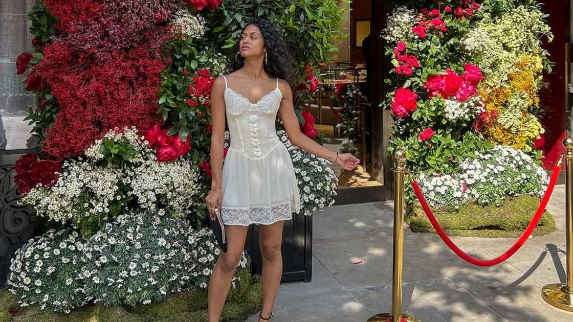 Simple cream gown Simple cream gown