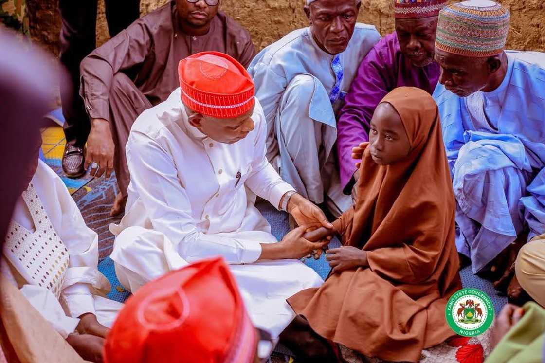 Abba Kabir a da wasu mutanen Kano Abba Kabir a da wasu mutanen Kano