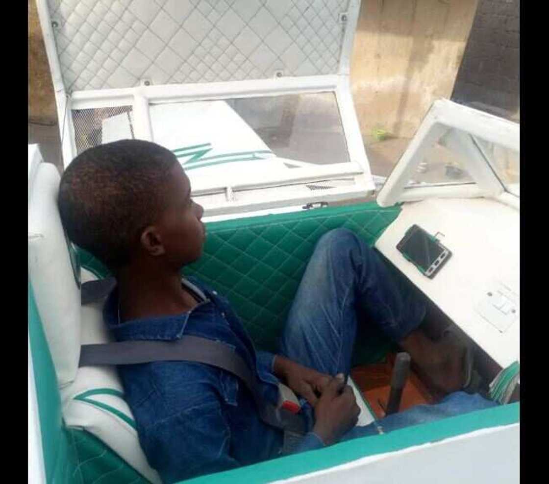 Yaro-mai-fasaha: Wani dan shekara 20 a Arewa ya kera kayataccen jirgin sam (Hotuna) Yaro-mai-fasaha: Wani dan shekara 20 a Arewa ya kera kayataccen jirgin sam (Hotuna)