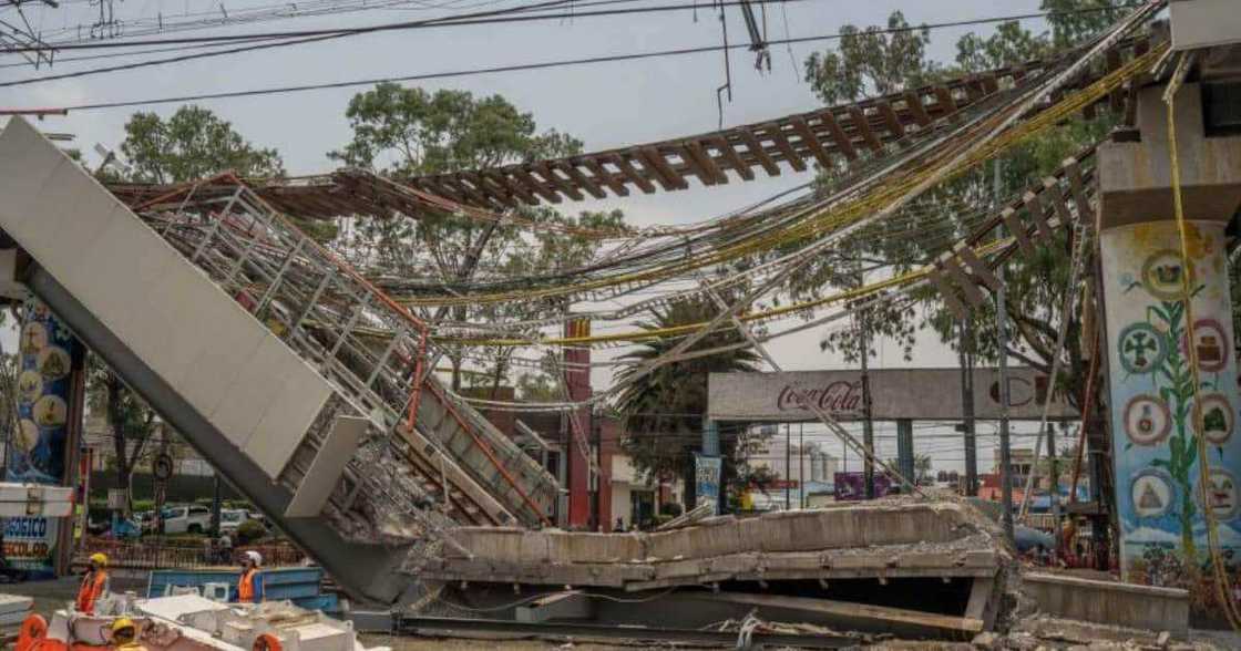 Mexican Billionaire Carlos Slim to pay for reconstruction of collapsed Mexico City overpass. Mexican Billionaire Carlos Slim to pay for reconstruction of collapsed Mexico City overpass.