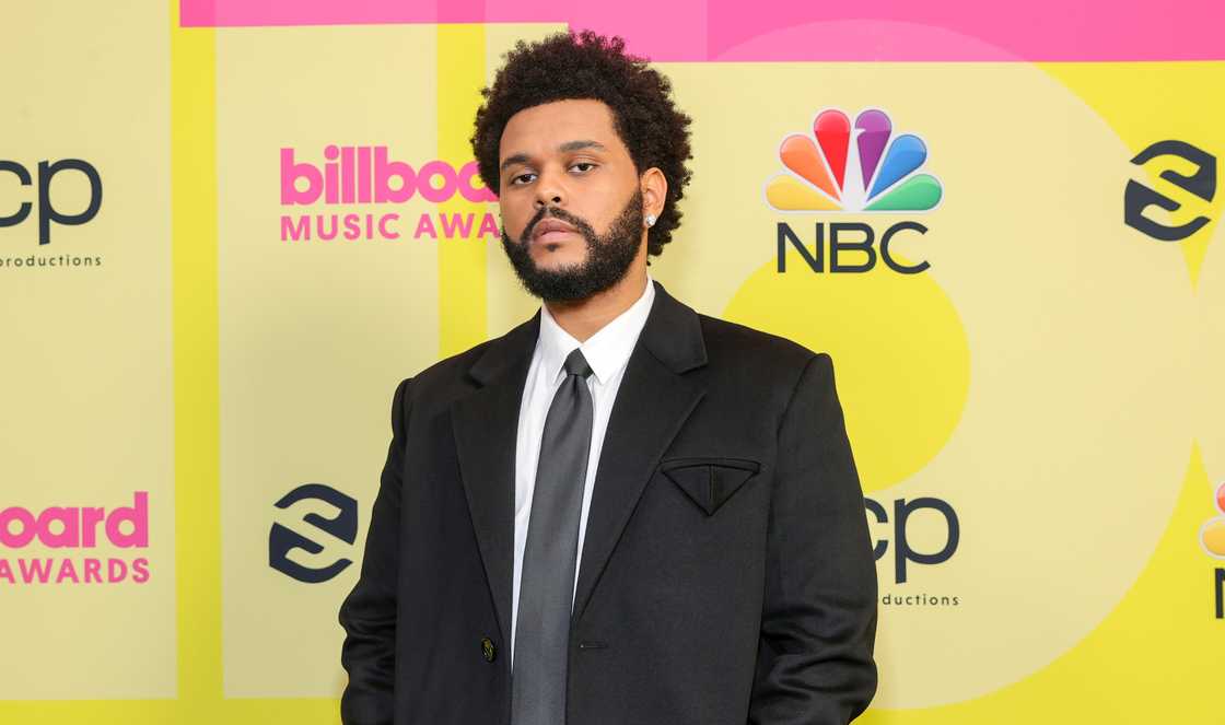 The Weeknd poses backstage for the 2021 Billboard Music Awards