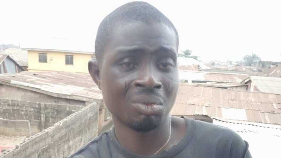 Tashin hankali: Bakanike ya dirkawa uwa da 'ya'yanta mata guda biyu cikin shege Tashin hankali: Bakanike ya dirkawa uwa da 'ya'yanta mata guda biyu cikin shege