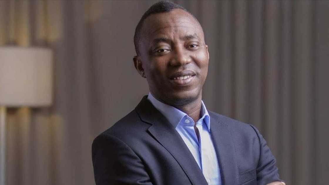 Ku mamaye bakin asibitin da Buhari zai kasance, Sowore ga 'yan Najeriya Burtaniya Ku mamaye bakin asibitin da Buhari zai kasance, Sowore ga 'yan Najeriya Burtaniya