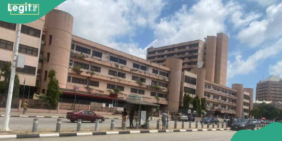 Gwamnati na duba yiwuwar bullo da sabon tsarin albashin ma'aikata Gwamnati na duba yiwuwar bullo da sabon tsarin albashin ma'aikata