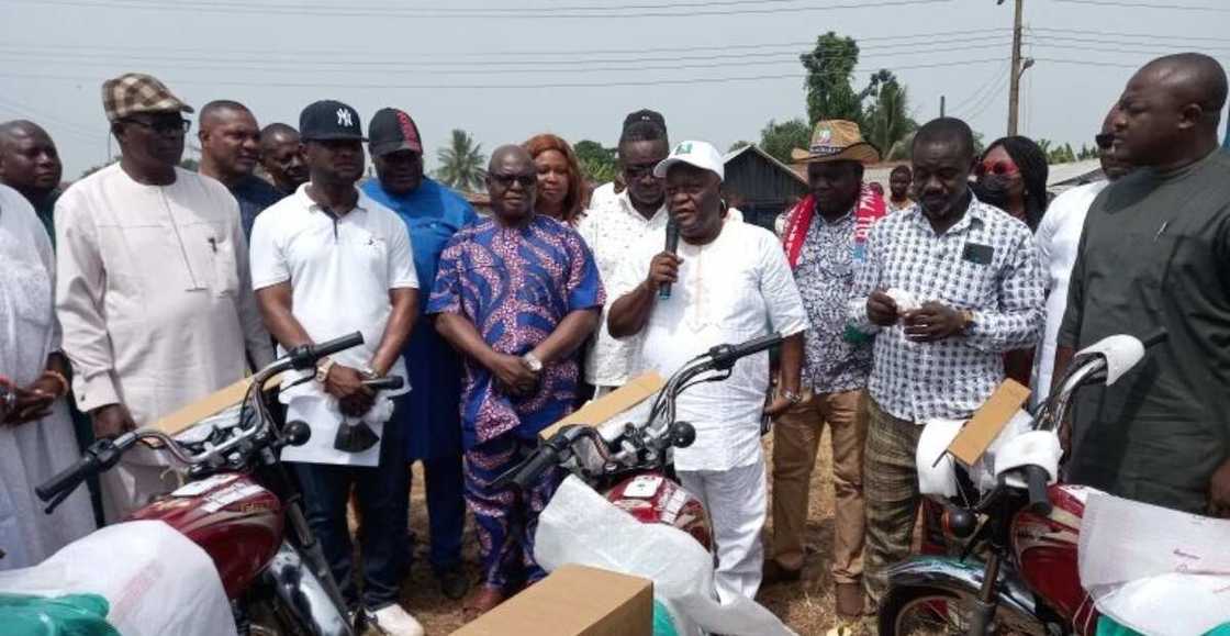 Dennis Idahosa asks residents to stone politicians who fail to fulfill campaign promises Dennis Idahosa asks residents to stone politicians who fail to fulfill campaign promises
