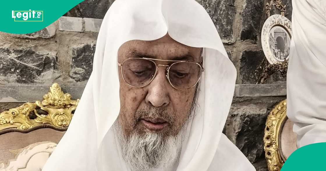 Sheikh Bashir bin Ahmed Siddiq. Sheikh Bashir bin Ahmed Siddiq.