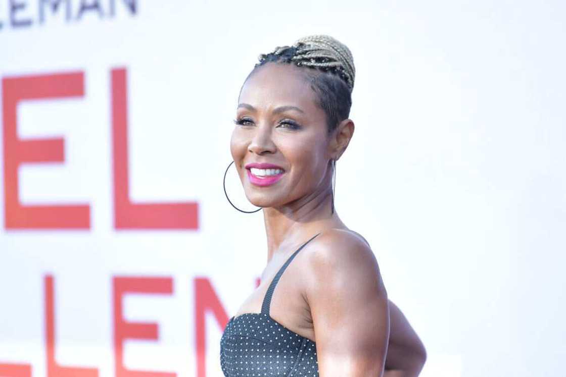 Jada Pinkett Smith qui mesure 1,52 m de taille Jada Pinkett Smith qui mesure 1,52 m de taille