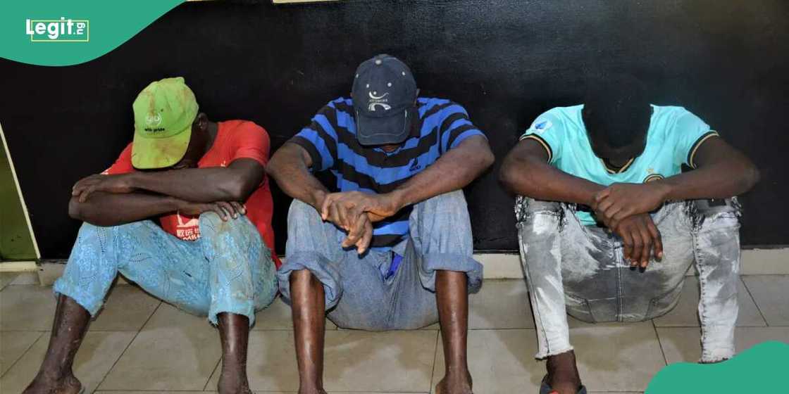 LAGESC Apprehend 5-man Syndicate for Extorting Pedestrians in Lagos LAGESC Apprehend 5-man Syndicate for Extorting Pedestrians in Lagos