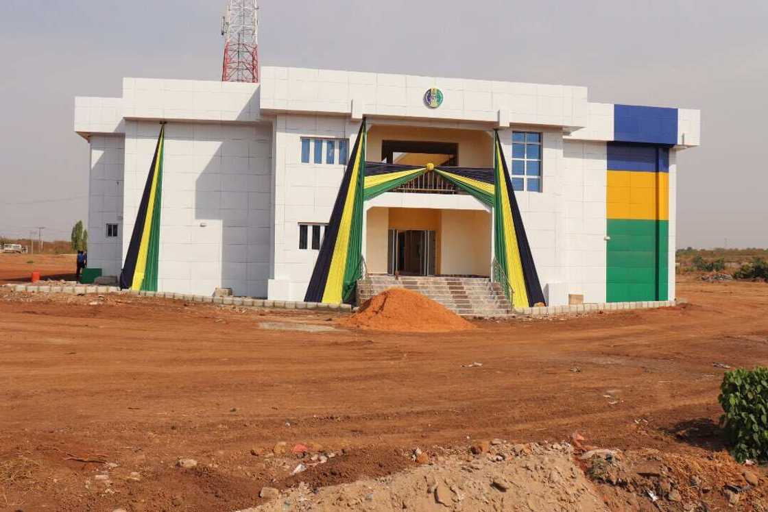 Jami'an 'yan sanda biyu sun mutu a wani mummunan hatsari da ya ritsa dasu Jami'an 'yan sanda biyu sun mutu a wani mummunan hatsari da ya ritsa dasu