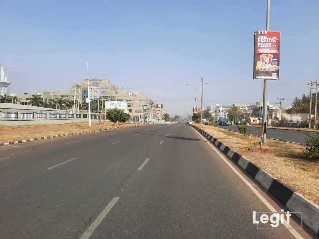 Zaben Abuja: Wani dan jam'iyya ta buge wata mata da ta zo zabe da babur Zaben Abuja: Wani dan jam'iyya ta buge wata mata da ta zo zabe da babur