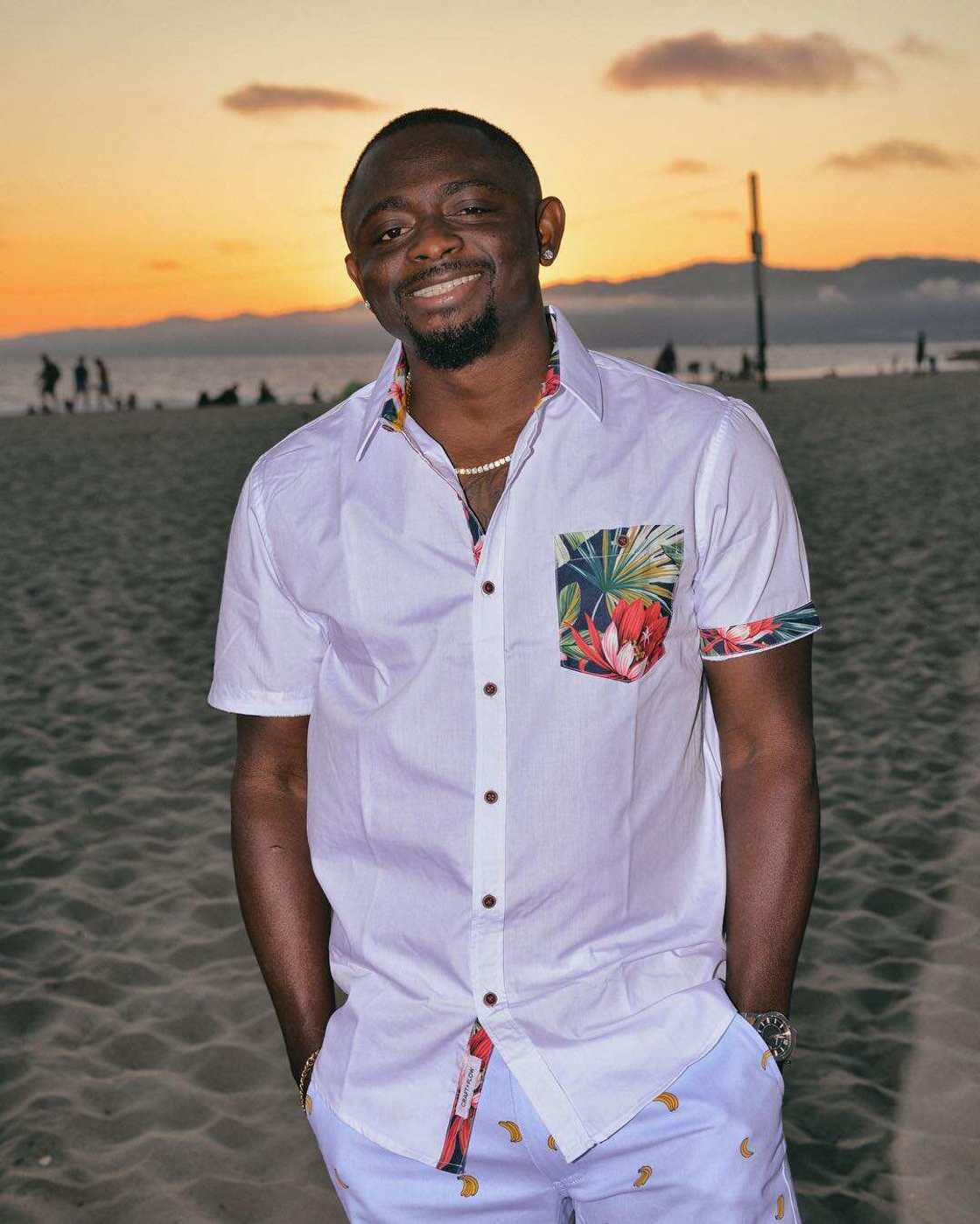 Sean Tizzle biography