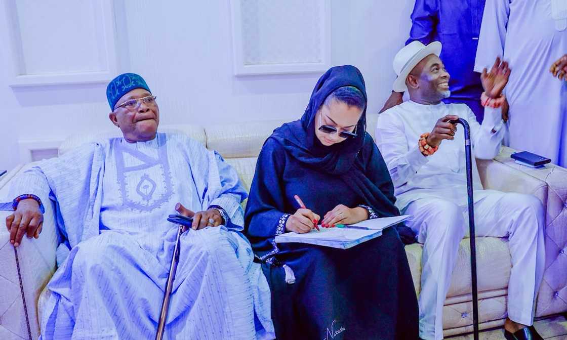 Natasha visits the home of late former Kogi Governor Ibrahim Idris and meets members of his family.