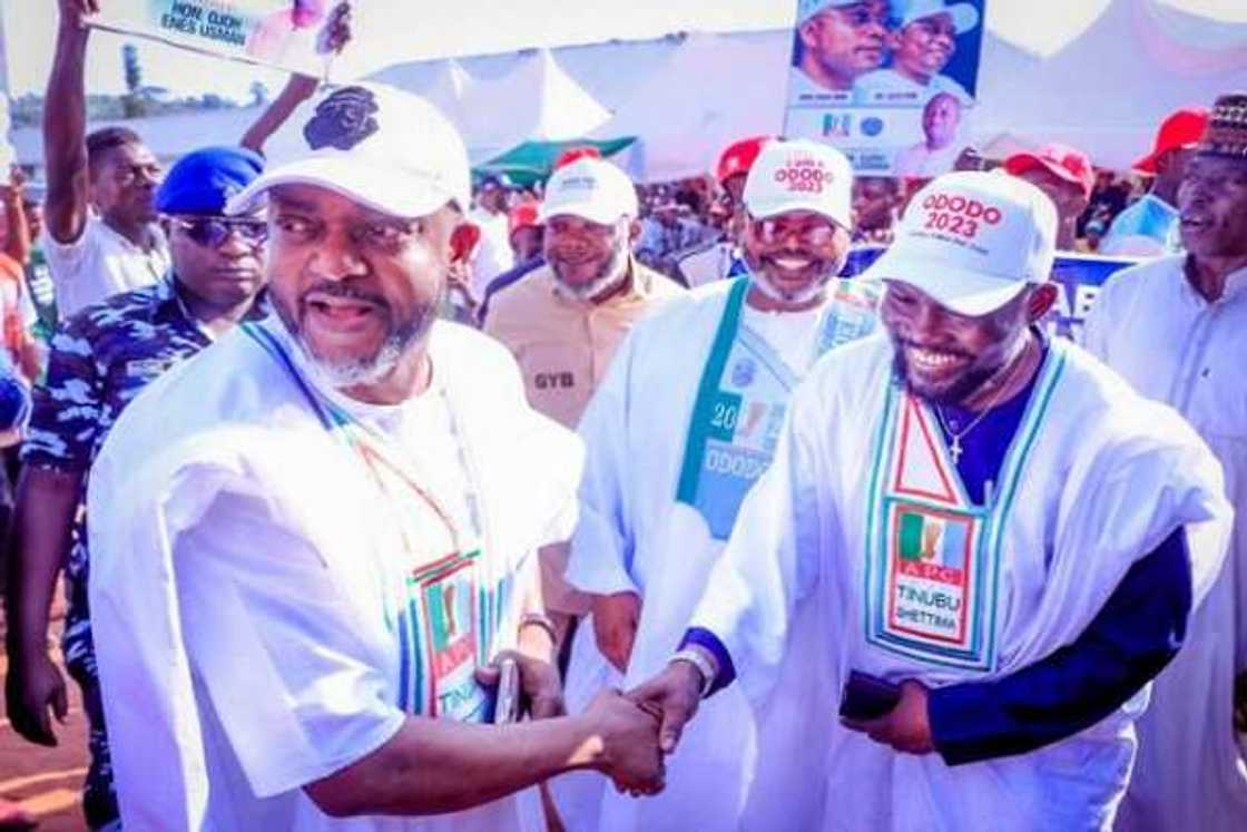 Jiga-Jigai sun sauya sheka zuwa APC a jihar Kogi. Jiga-Jigai sun sauya sheka zuwa APC a jihar Kogi.