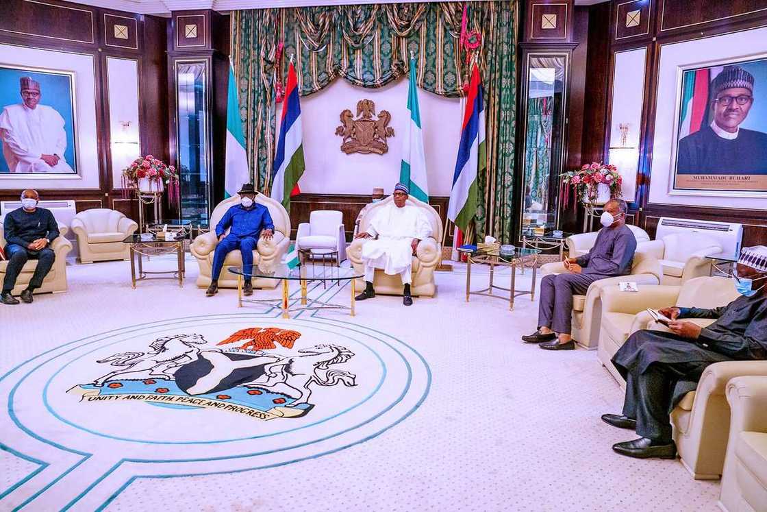 Jonathan ya yi wa Buhari bayanin halin da ake ciki a siyasar Gambia Jonathan ya yi wa Buhari bayanin halin da ake ciki a siyasar Gambia