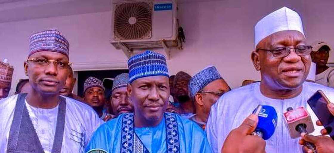 Lado da Mustapha Inuwa. Lado da Mustapha Inuwa.