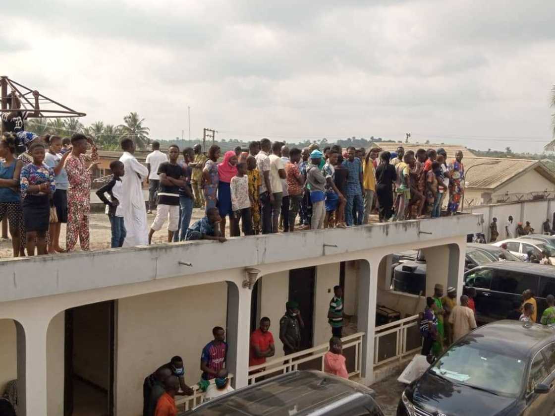 Tears as Buruji Kashamu's body finally arrive his home for internment