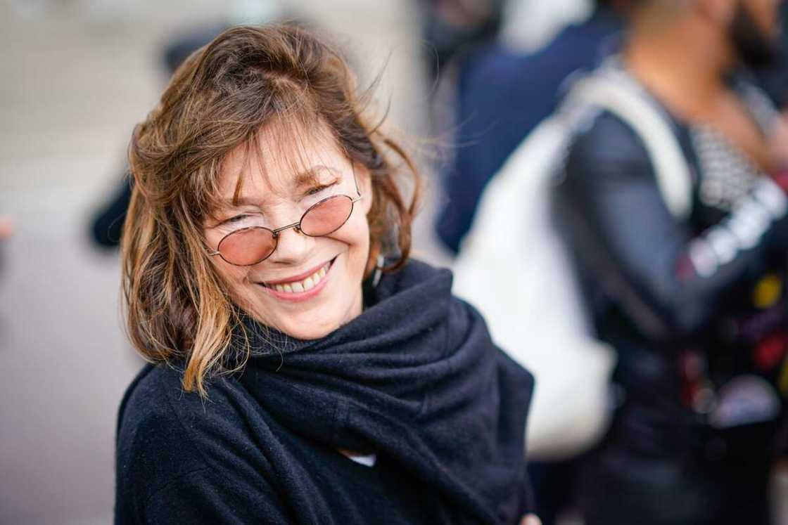Qui est Jane Birkin? Son âge, sa vie amoureuse, sa fortune et sacs Birkin d'Hermès Qui est Jane Birkin? Son âge, sa vie amoureuse, sa fortune et sacs Birkin d'Hermès
