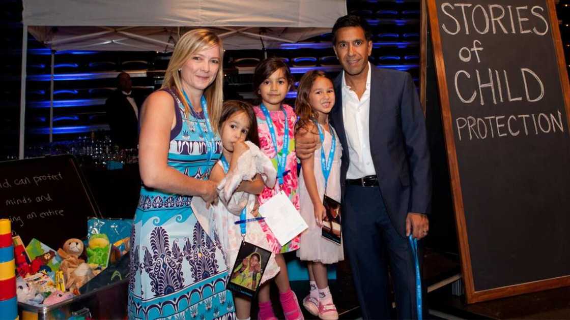 Dr. Sanjay Gupta wife Dr. Sanjay Gupta wife