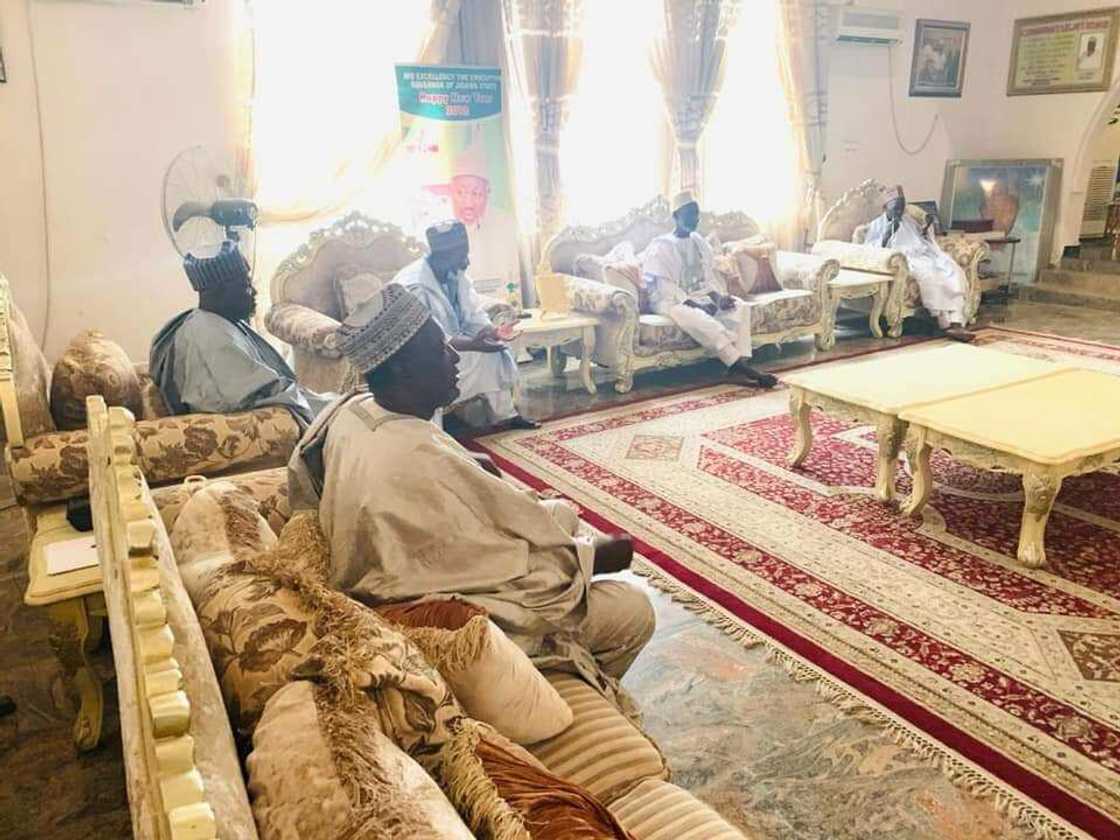 Mutane 5 kacal suka halarci daurin auren diyar gwamnan Jigawa (Hotuna) Mutane 5 kacal suka halarci daurin auren diyar gwamnan Jigawa (Hotuna)