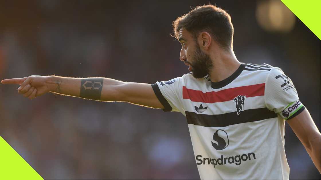 Bruno Fernandes gestures to his teammates during Manchester United's draw against Crystal Palace.