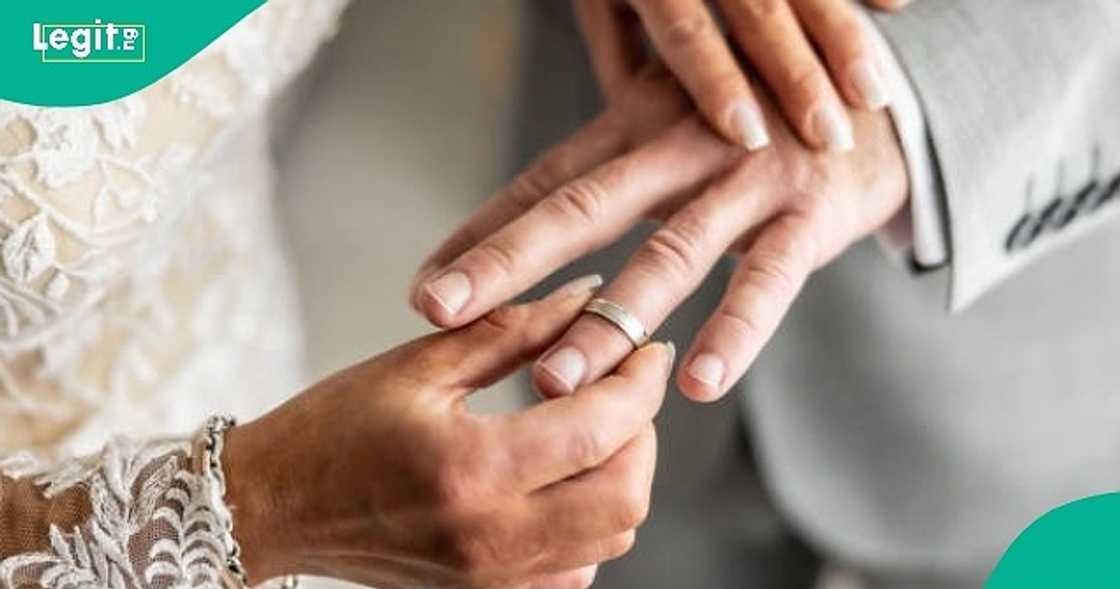 Man's hilarious gesture to son-in-law on his wedding day goes viral. Man's hilarious gesture to son-in-law on his wedding day goes viral.