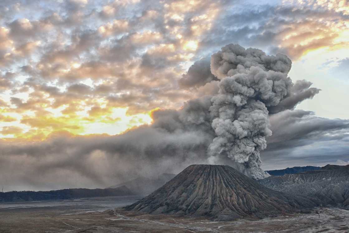 Scientists on High Alert as 'Explosive' Volcano is Likely to Erupt Within Weeks Scientists on High Alert as 'Explosive' Volcano is Likely to Erupt Within Weeks