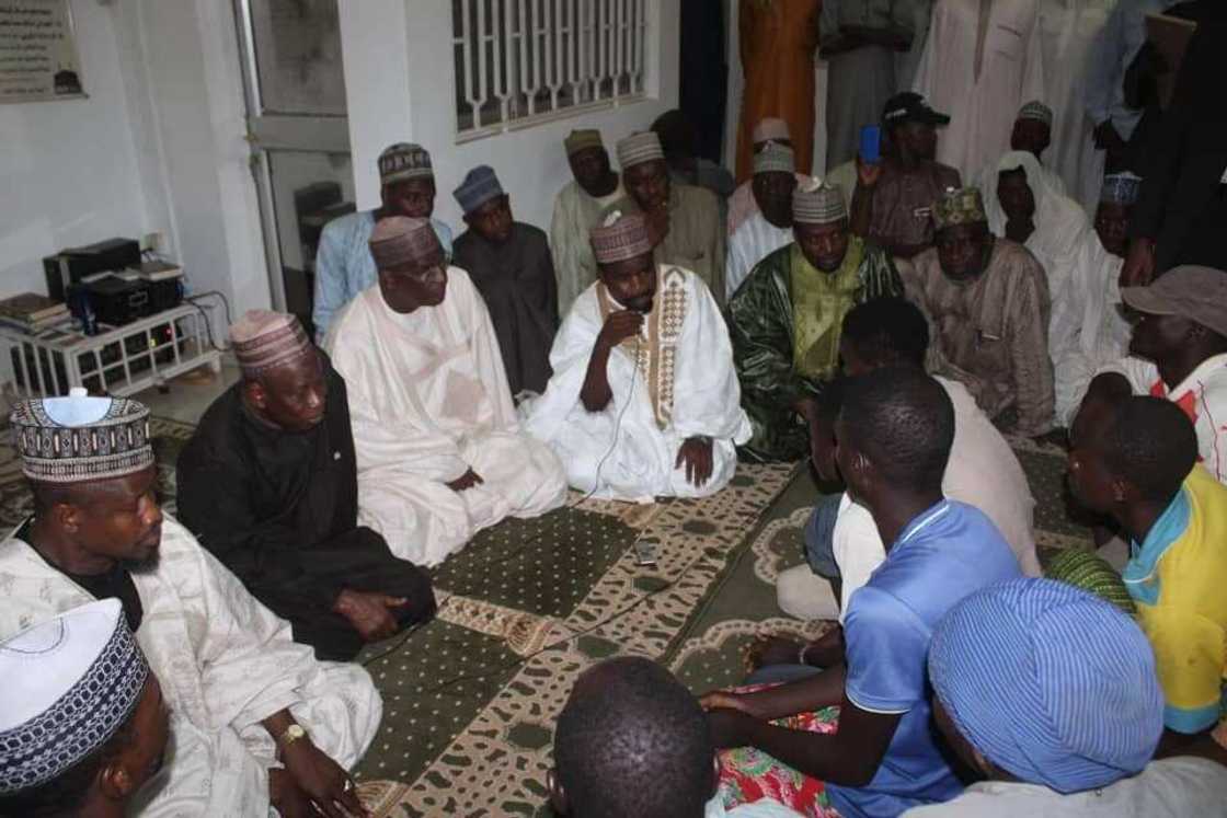 Gwamna Ganduje ya jagoranci musuluntar da Maguzawa 74 a jihar Kano Gwamna Ganduje ya jagoranci musuluntar da Maguzawa 74 a jihar Kano