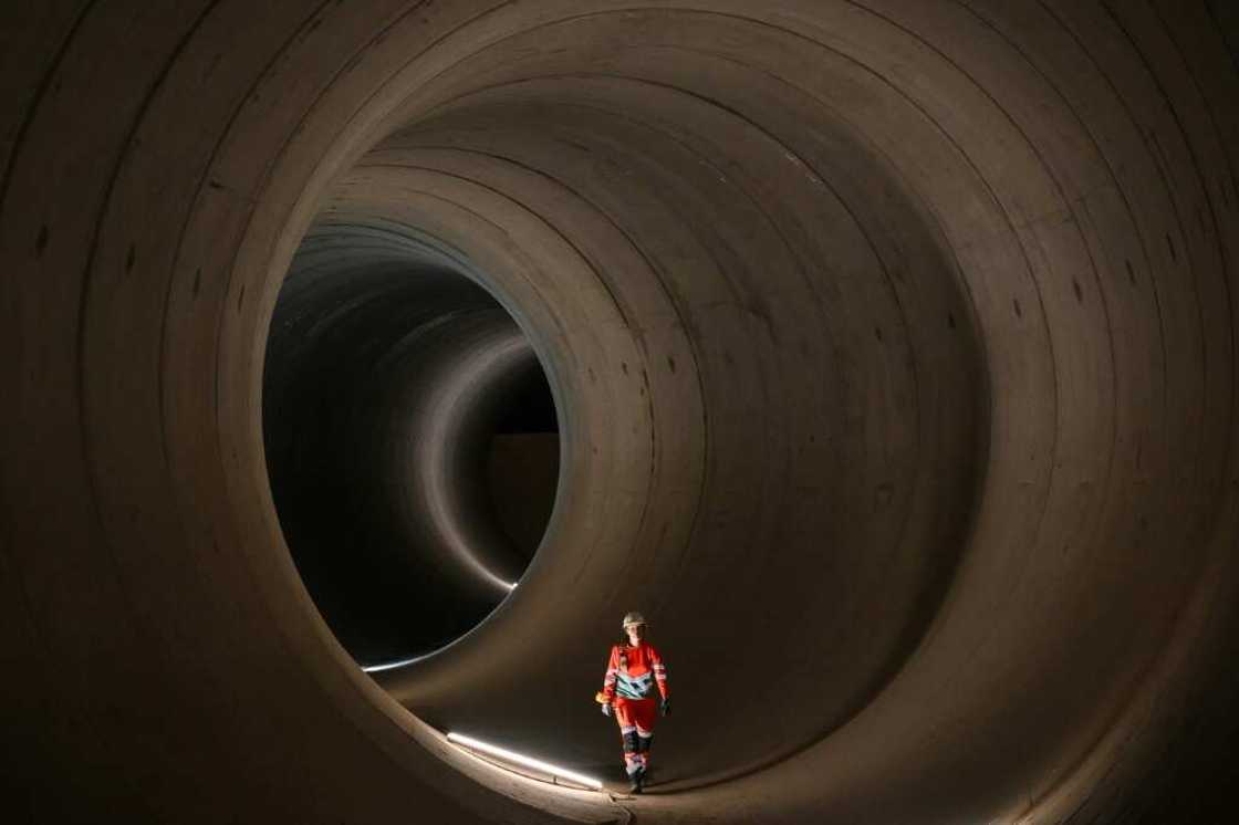 The Thames Tideway super sewer stretches 25 kilometres (15 miles) along the River Thames in London