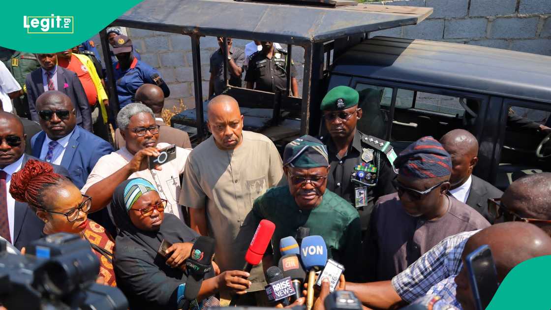 Wike na gabawa da 'yan jarida Wike na gabawa da 'yan jarida