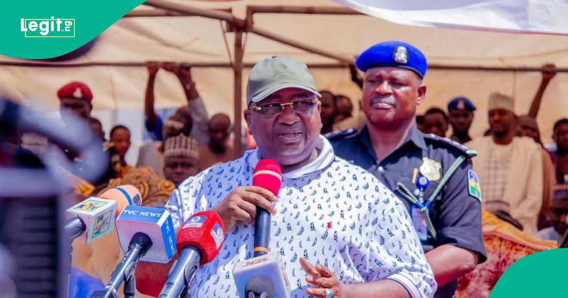 Gwamnan Kebbi, Nasiru Idris ya ce yana cikin jam'iyyar APC, ba zai shiga hadakar Atiku ba Gwamnan Kebbi, Nasiru Idris ya ce yana cikin jam'iyyar APC, ba zai shiga hadakar Atiku ba