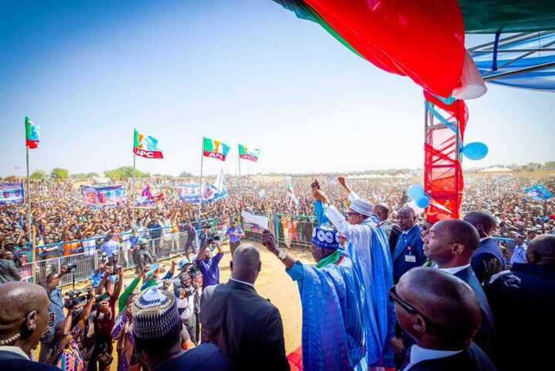 Buhari asks Nigerians to vote for Tinubu Buhari asks Nigerians to vote for Tinubu